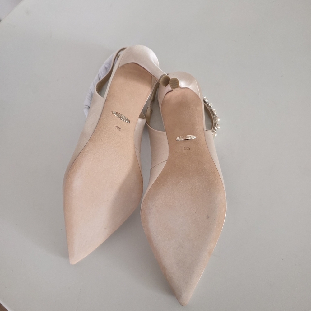 Badgley Mischka Kris Pointed Toe Shoes - Picture 6 of 9